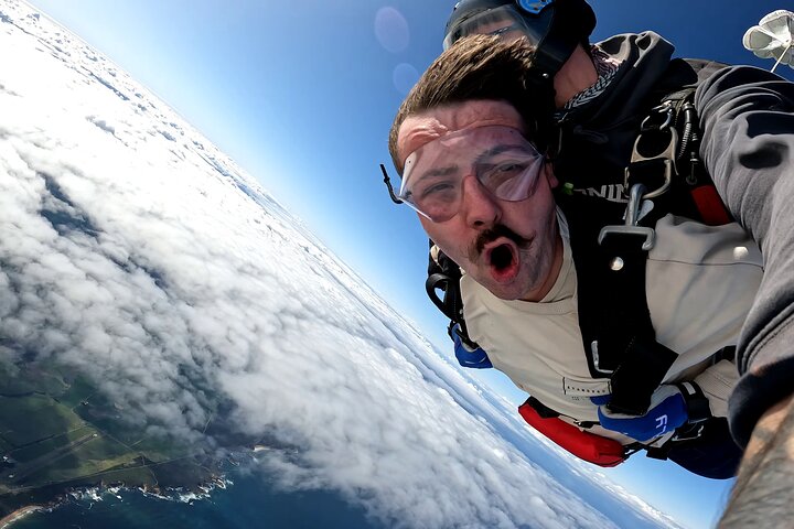 15,000ft Skydive over the 12 Apostles and Great Ocean Rd