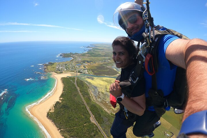 15,000ft Skydive over the 12 Apostles and Great Ocean Rd