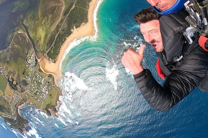 15,000ft Skydive over the 12 Apostles and Great Ocean Rd