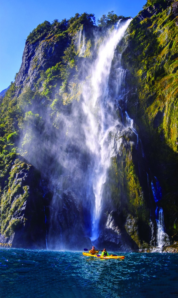 inspiring-journeys-kayak-milford-sound-nz-LR