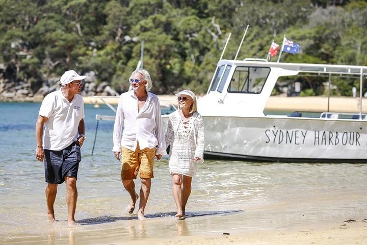 Sydney Icons, Bays & Beaches Boat Tour with 2 Guided Stops