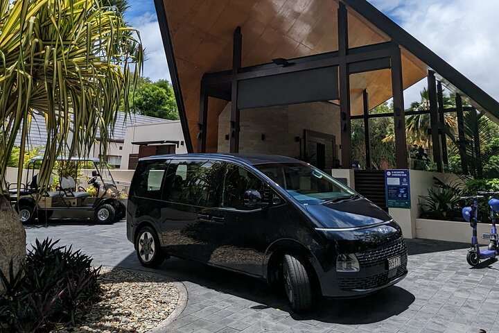 ONE WAY Private Transfer 1 to 4 Passengers between Cairns and Port Douglas.