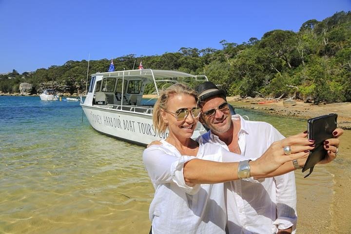 Sydney Icons, Bays & Beaches Boat Tour with 2 Guided Stops