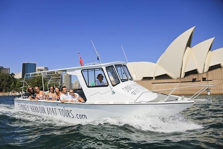 Sydney Icons, Bays & Beaches Boat Tour with 2 Guided Stops