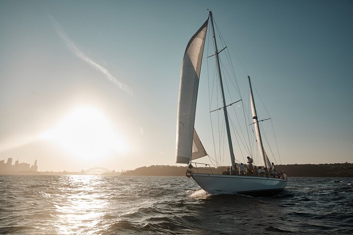 Sydney Harbour: 3-Hour Hands-On Sailing Experience on Luxury Yacht