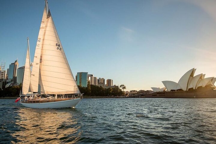 Sydney Harbour: 3-Hour Hands-On Sailing Experience on Luxury Yacht