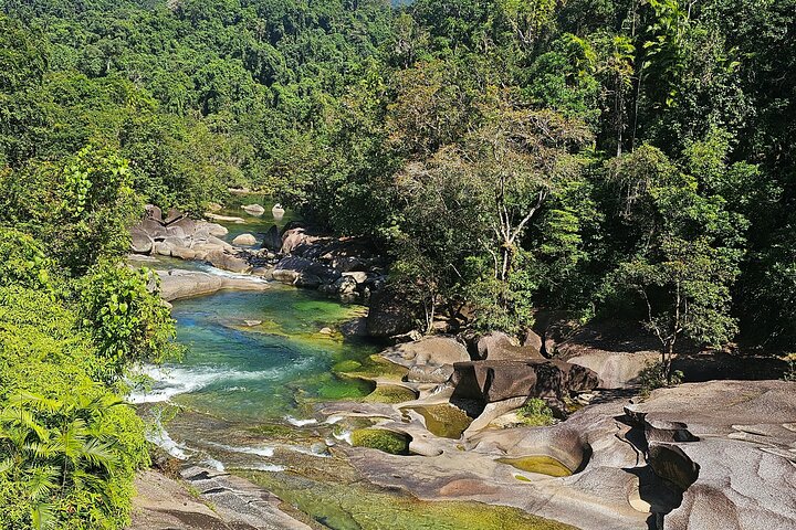 Cairns Airport Shuttle Services to Northern Beaches and Port Douglas