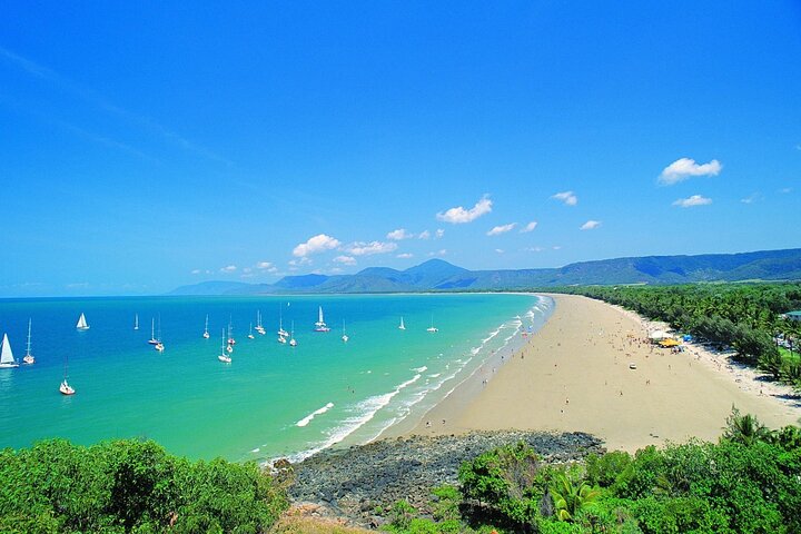 Cairns Airport Shuttle Services to Northern Beaches and Port Douglas