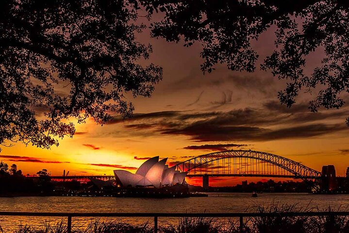 Brilliant Sunset Sydney Hotspots Night Tour with Photographer