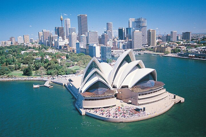 Hop On and Hop Off Bus Tour in Sydney