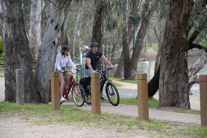 Ebike hire to explore Albury Wodonga and Murray River trails