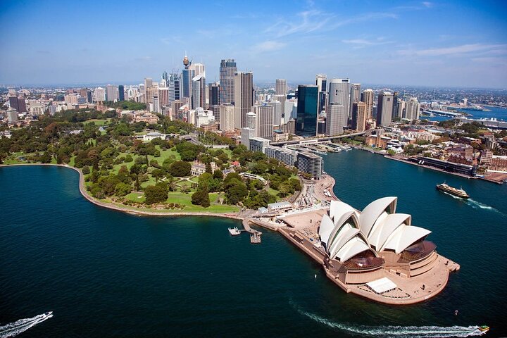 Hop On and Hop Off Bus Tour in Sydney