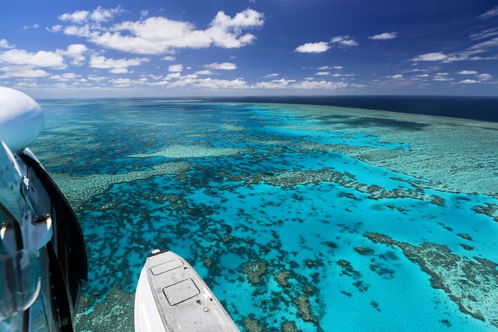 Panorama: the Ultimate seaplane tour – Great Barrier Reef & Whitehaven Beach