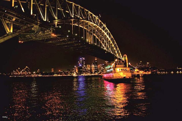 New Year Limited - New Year's Eve Sydney Showboat Cruise & Fireworks with Dinner