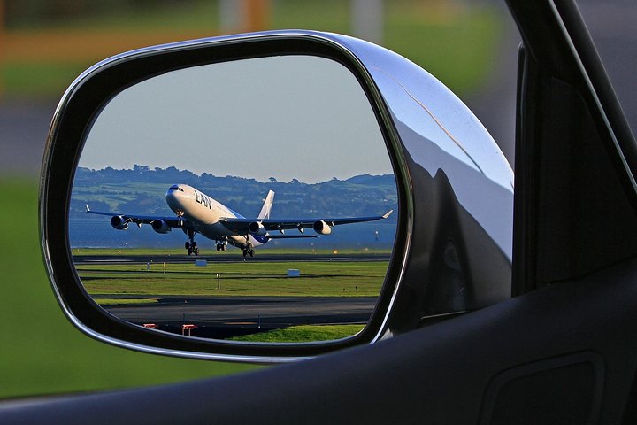 Private Brisbane International Airport Round-Trip Transfer