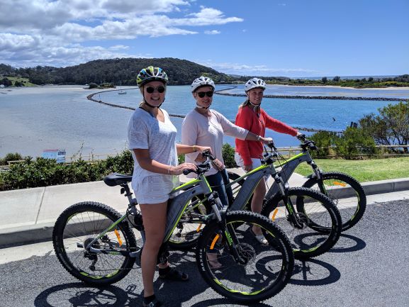 SOUTHBOUND ESCAPES – FAMILY E-BIKE PACKAGE – E-bike hire with local produce picnic box – 2 Adults 2 Children – 4 hours (Over 12 years only) – Save over $100.