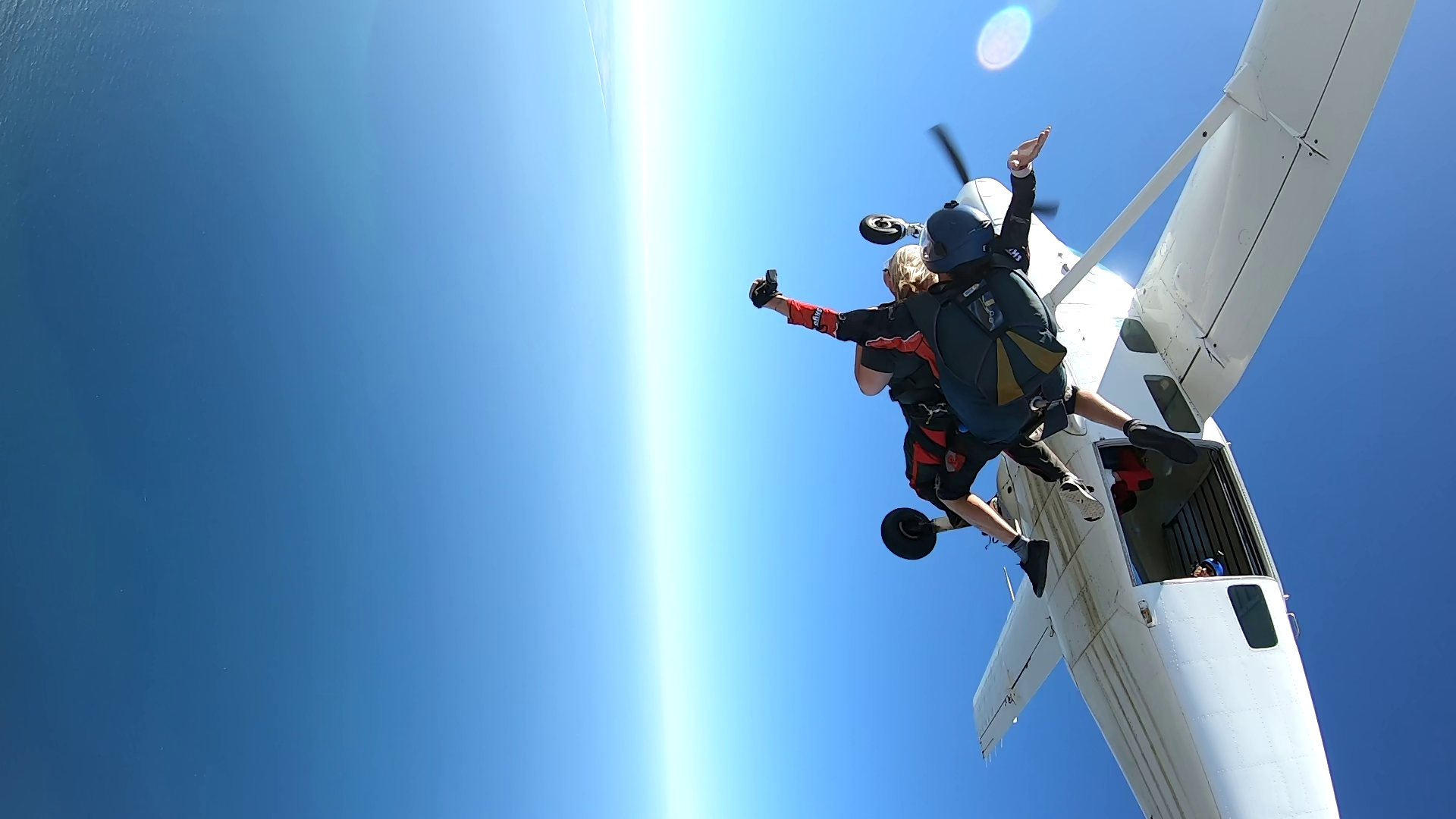 Tandem skydive up to 15,000ft Midweek