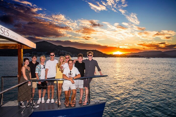 Sundowner Sunset Cruise Airlie Beach