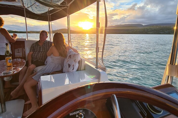 Sunset Tour Turtle Spotting Cruise in Queensland
