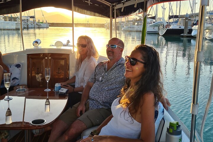 Sunset Tour Turtle Spotting Cruise in Queensland
