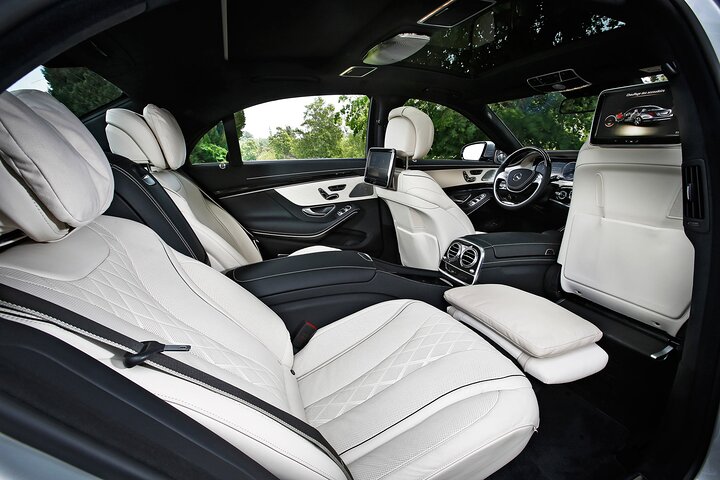 Airport Transfer: Brisbane Airport BNE to Brisbane in Luxury Car