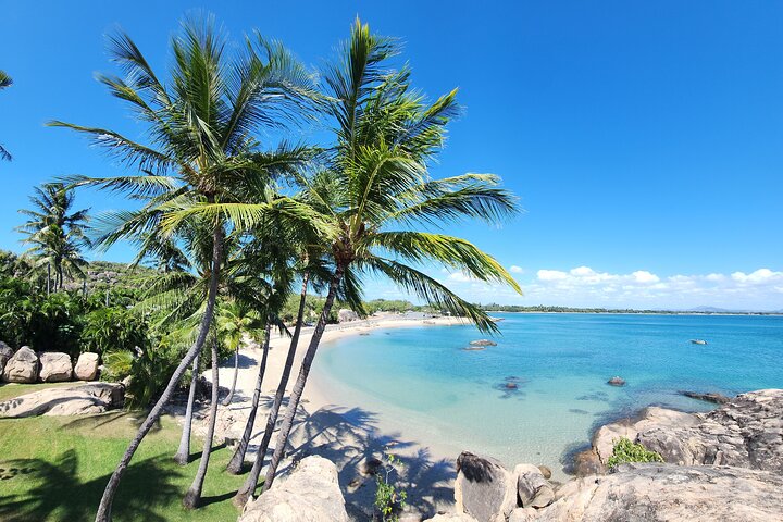 Full-Day Tour in Bowen Beach