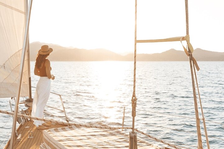 Magnetic Island Sip and Sail Sunset Cruise