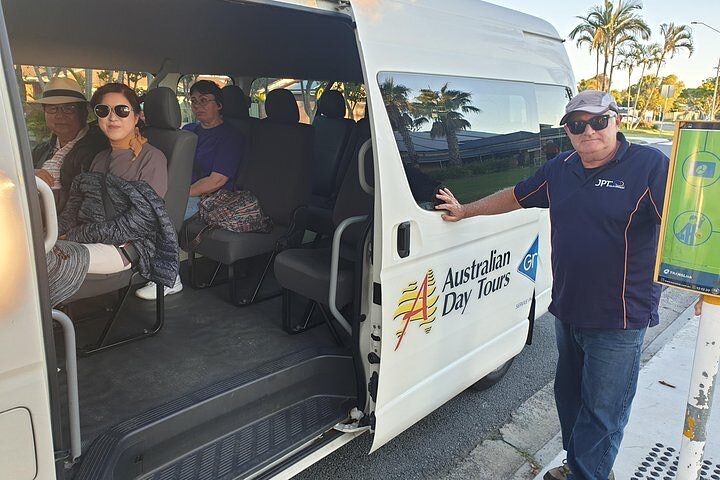 Movie World To Brisbane Hotel One Way Transfer