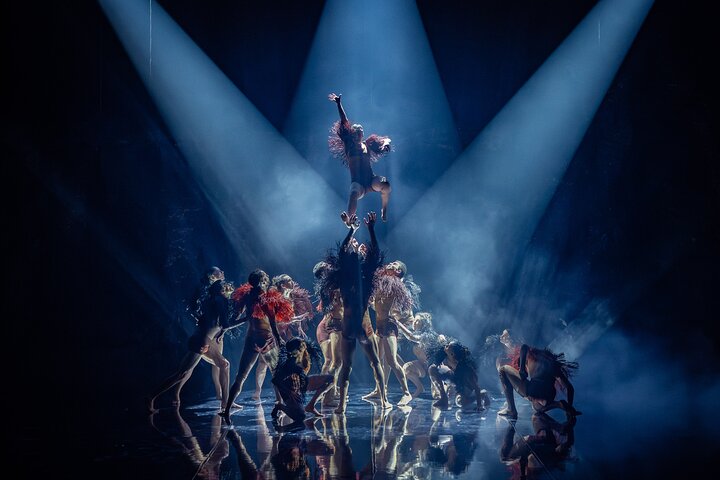 Bangarra Dance Theatre at the Sydney Opera House ("Horizon")