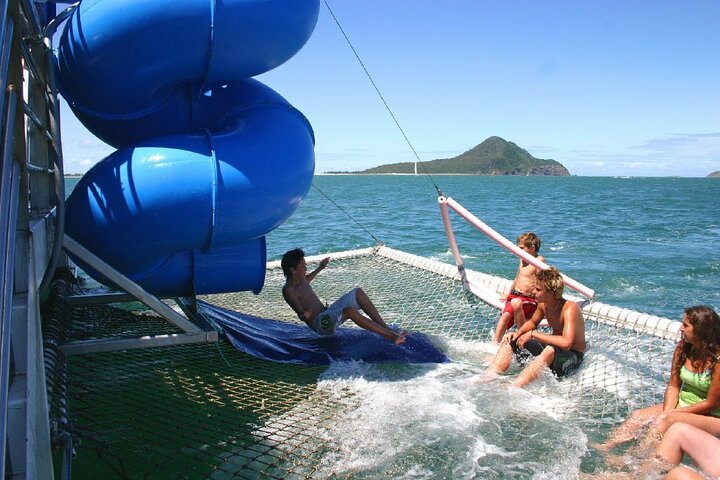 Port Stephens Day Tour with Dolphin Cruise, 4WDtour, Sandboarding