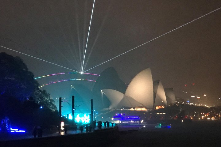 Sydney VIVID Festival: Sydney Harbour Small-Group Luxury Cruise