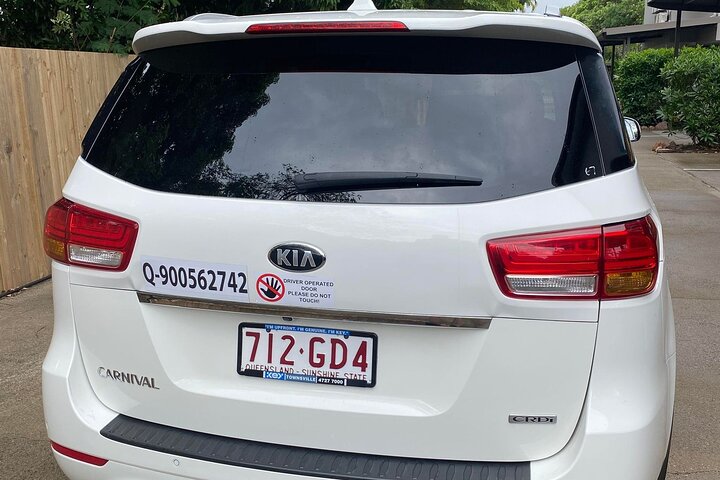 Cairns to Port Douglas Private Luxury Transfer