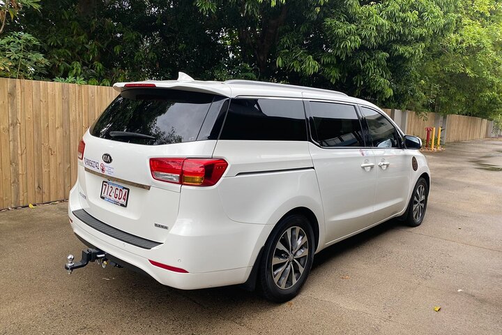 Cairns to Port Douglas Private Luxury Transfer