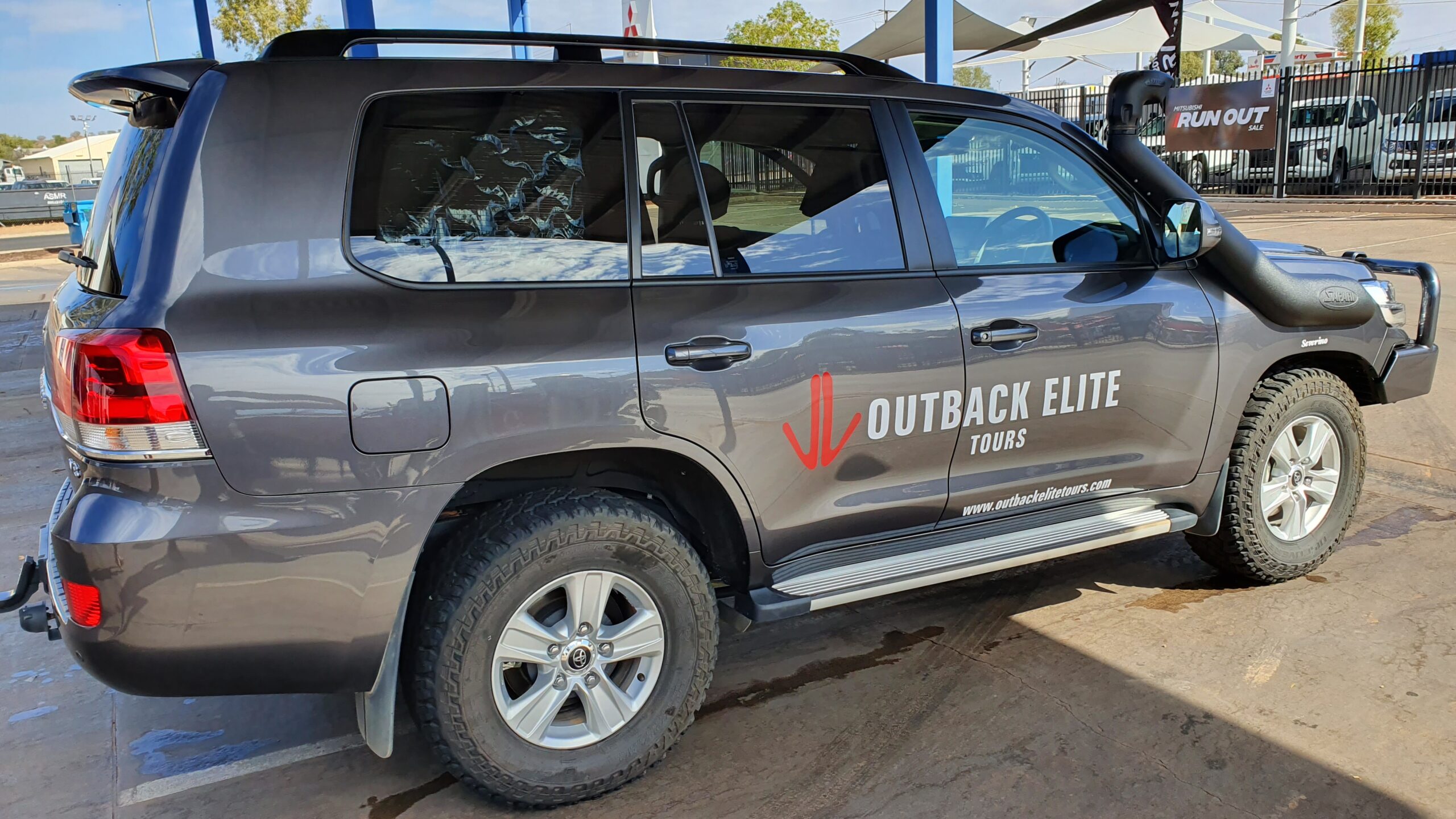 Uluru Transfer in SUV - Ayers Rock Resort to Alice Springs