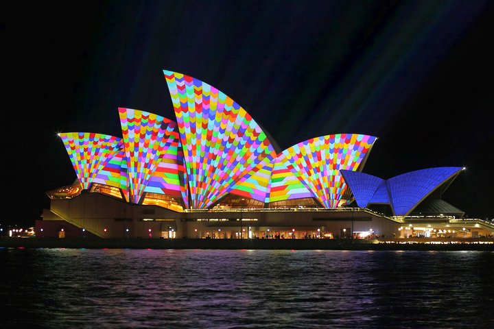 Sydney VIVID Festival: Sydney Harbour Small-Group Luxury Cruise