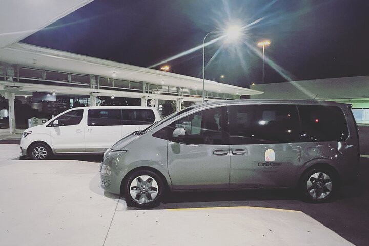 Private Cairns Airport Transfer to City - up to 7 Passengers