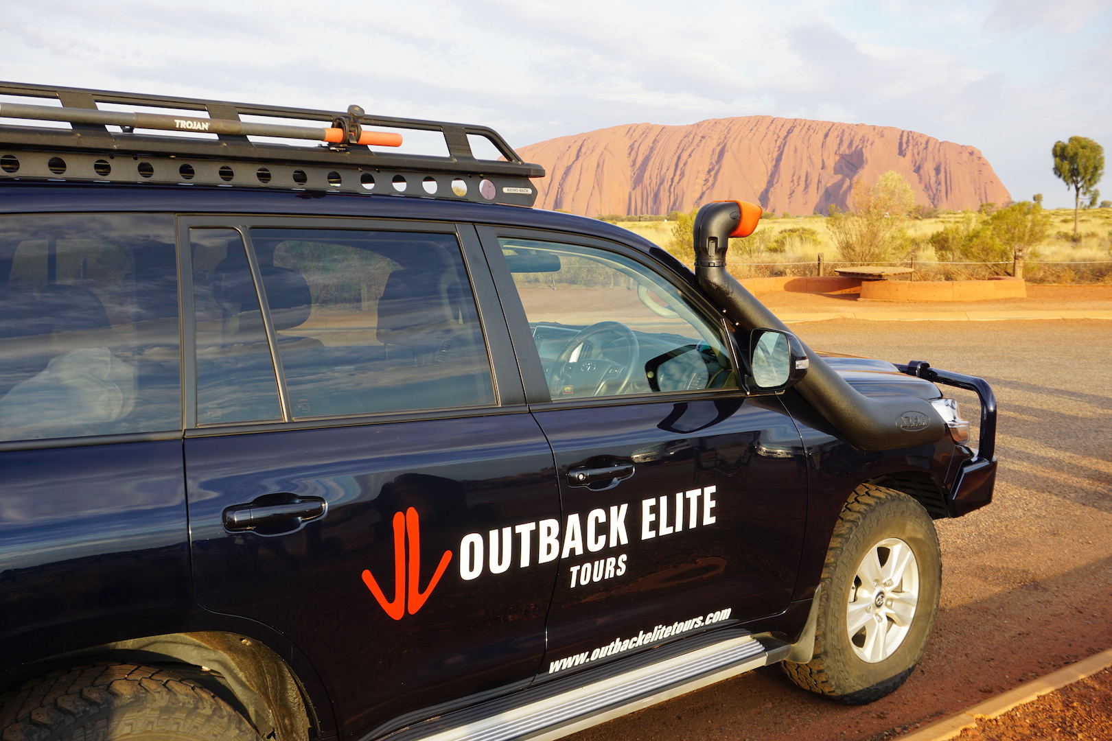 Uluru Transfer in SUV - Ayers Rock Resort to Alice Springs