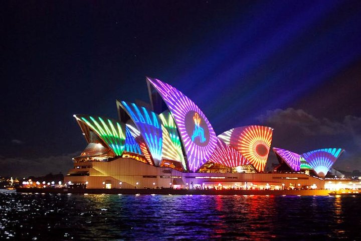 Sydney VIVID Festival: Sydney Harbour Small-Group Luxury Cruise