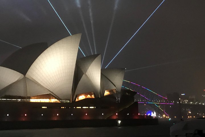 Sydney VIVID Festival: Sydney Harbour Small-Group Luxury Cruise