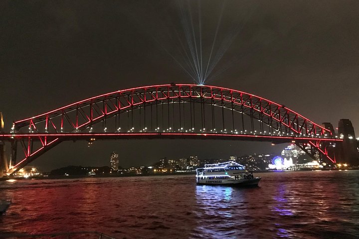 Sydney VIVID Festival: Sydney Harbour Small-Group Luxury Cruise