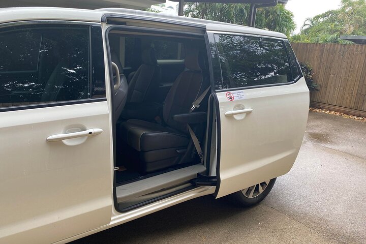 Cairns to Port Douglas Private Luxury Transfer
