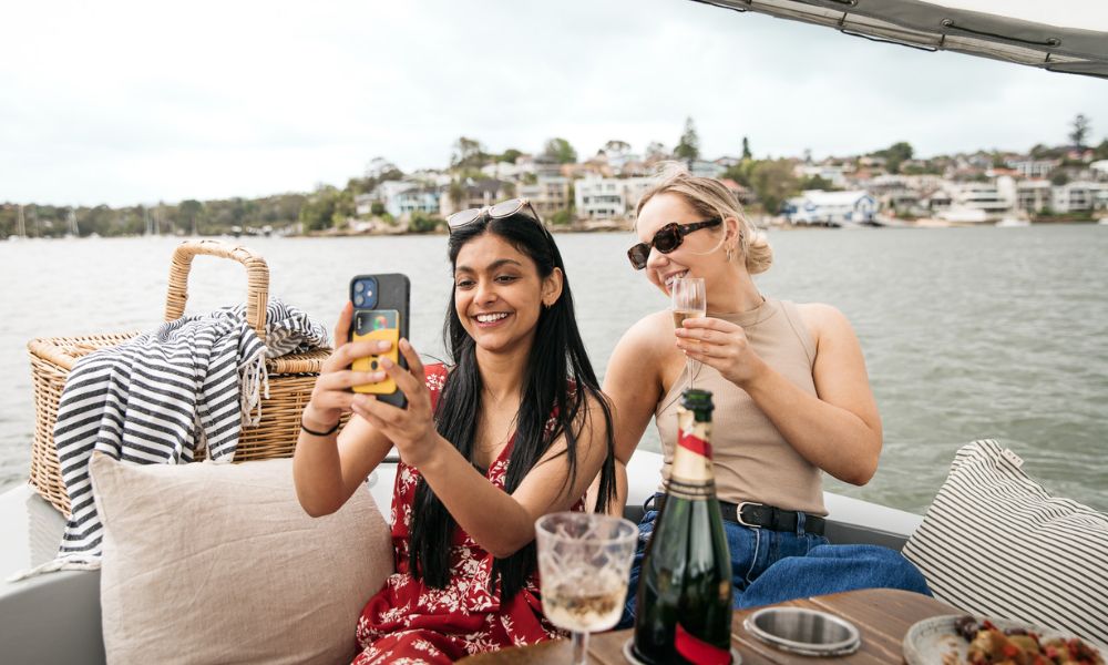 Electric Picnic Boat Hire For 1 Hour - Sydney