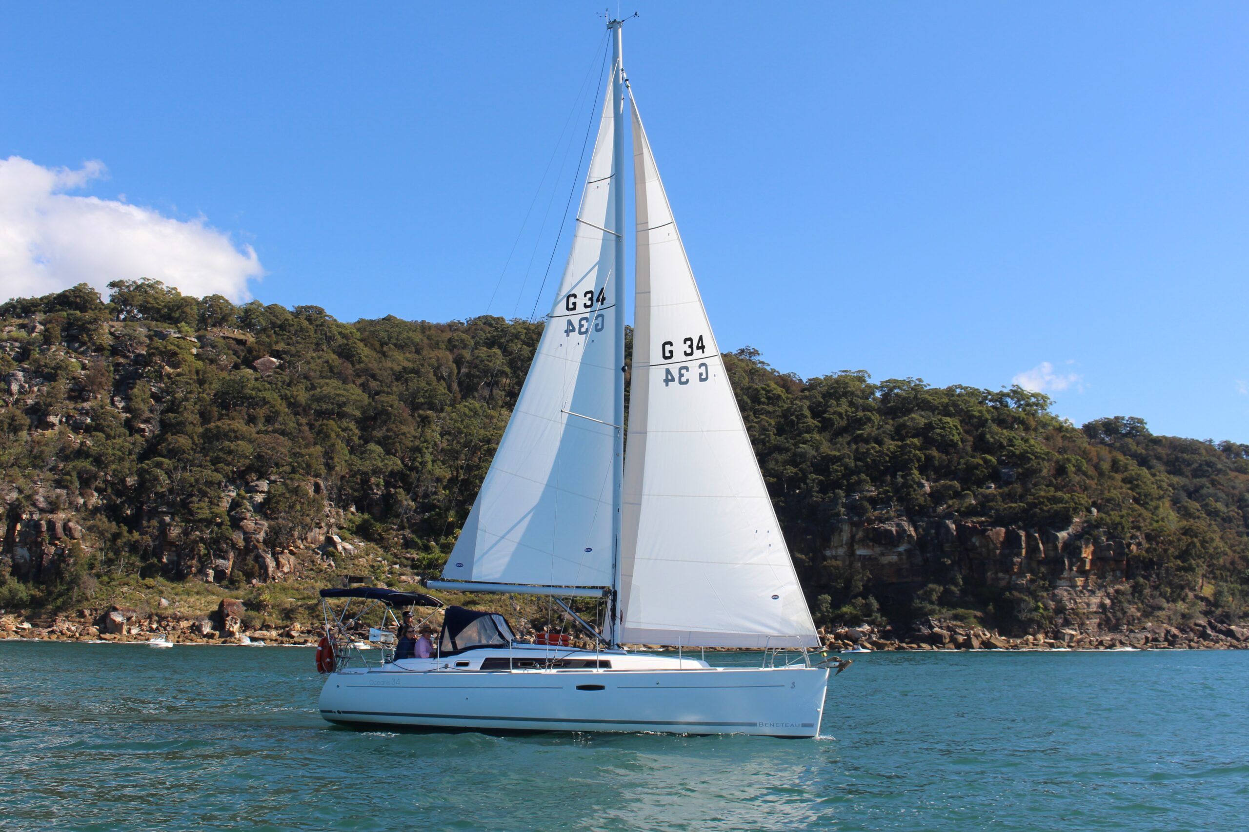 4 hr Skippered Yacht Charter for 6 Guests with Platter Lunch and 2 bottles of Moet & Chandon