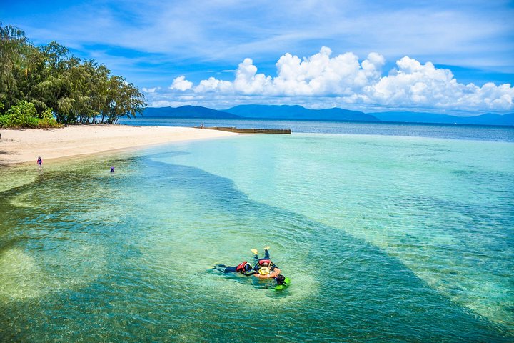 Green Island Day Trip from Cairns with City Transfers