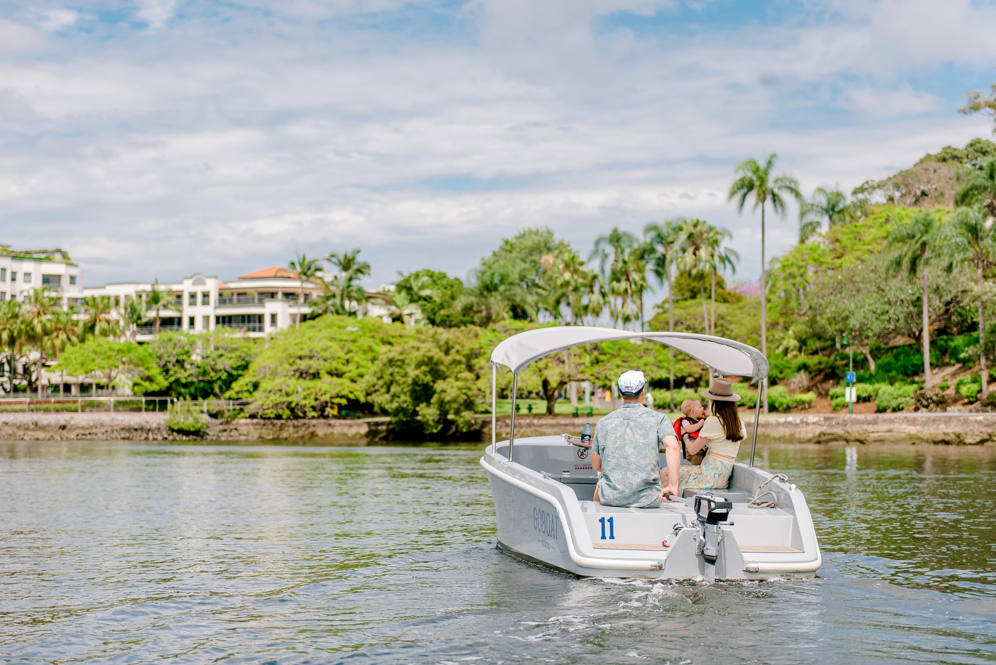 GoBoat Brisbane – 1 Hour Electric Picnic Boat Hire (up to 8 people)