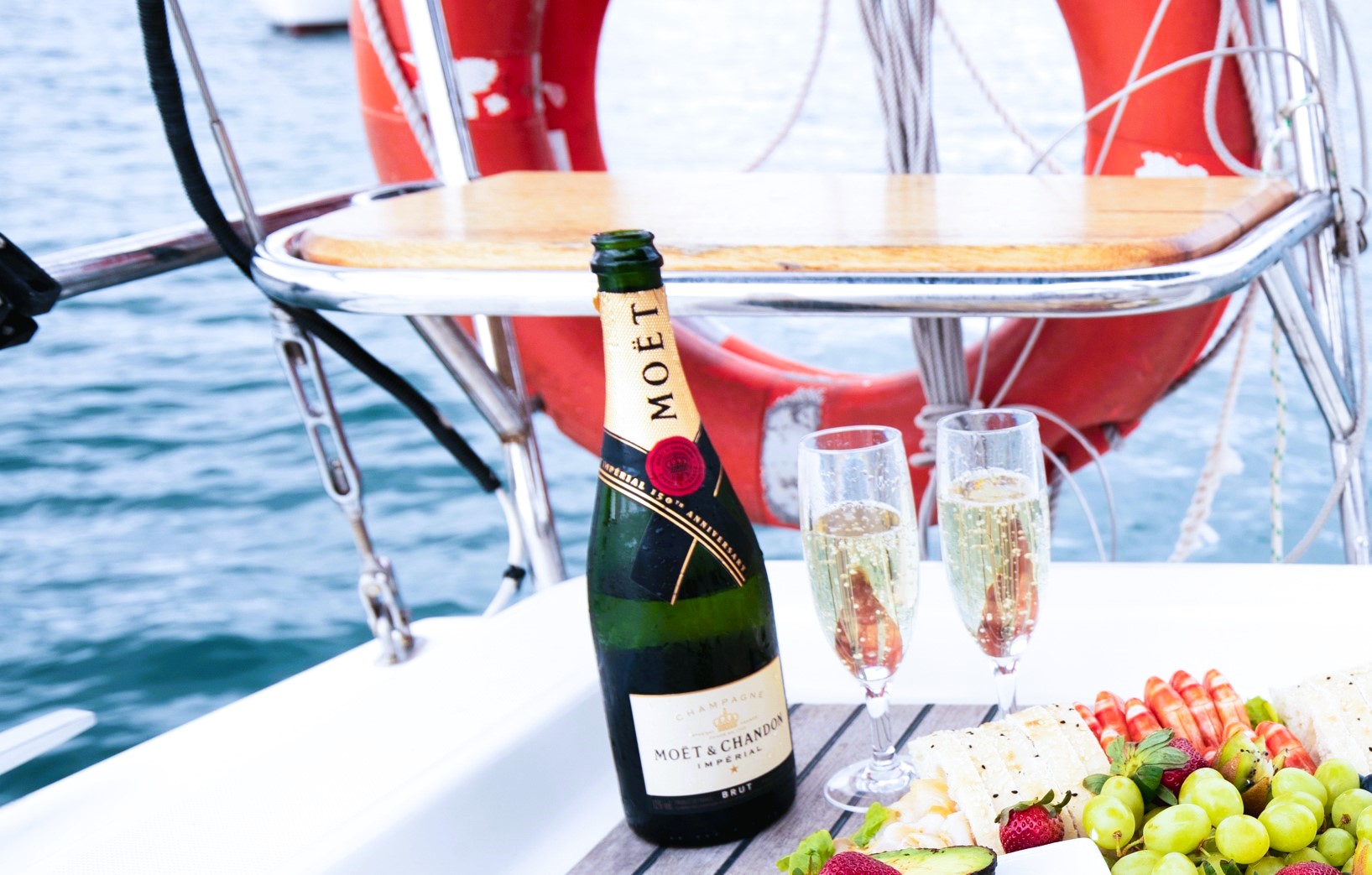 4 hr Skippered Yacht Charter for 6 Guests with Platter Lunch and 2 bottles of Moet & Chandon