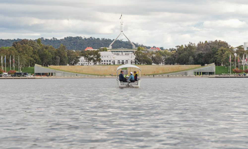 Electric Picnic Boat Hire For 1 Hour - Canberra