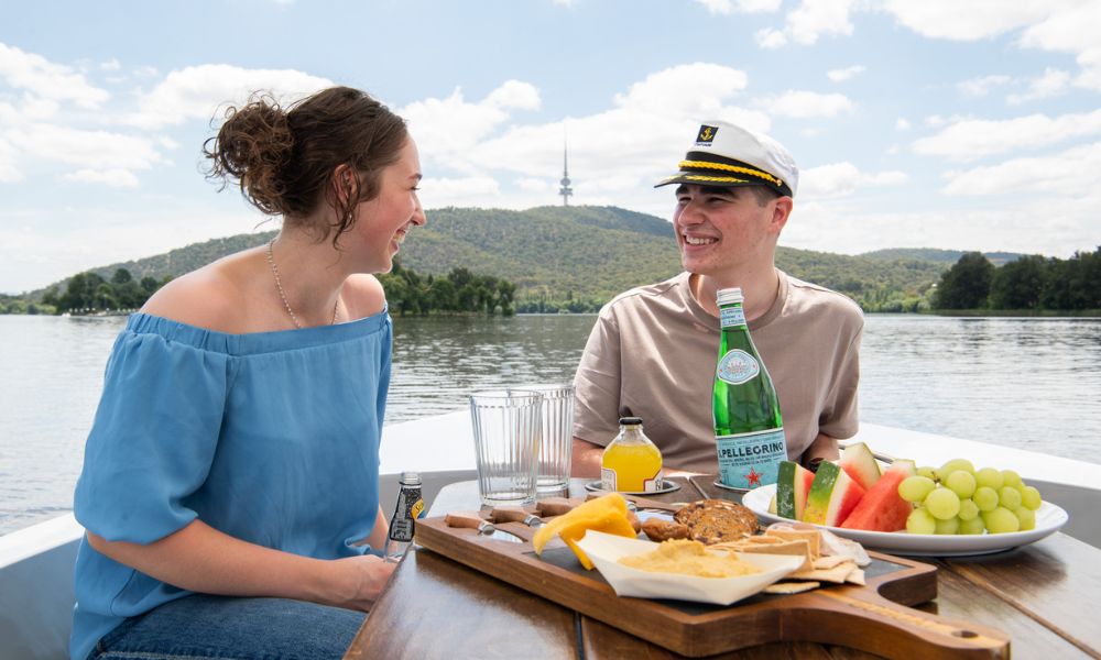 Electric Picnic Boat Hire For 1 Hour - Canberra