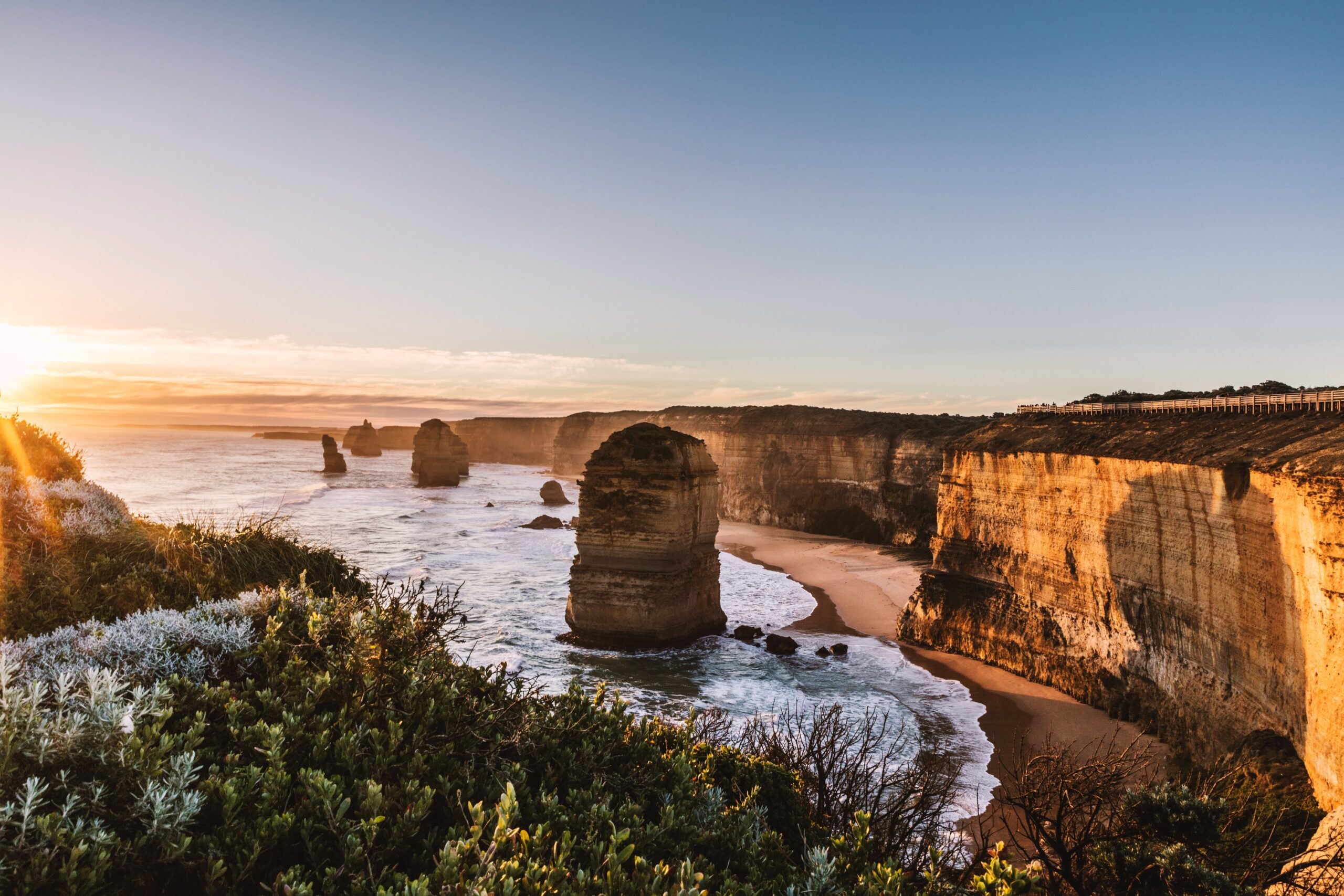 Explore Great Ocean Road & 12 Apostles