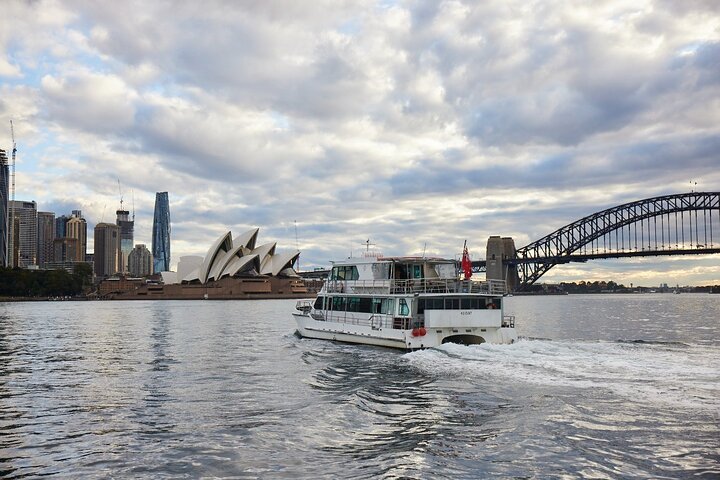 Sydney Combo: Morning Sightseeing to Bondi & Harbour Lunch Cruise